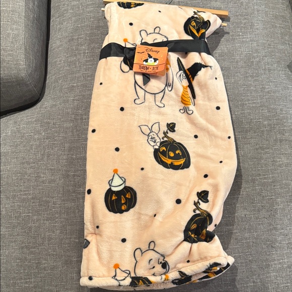 Disney Other - Disney Halloween Pooh and Piglet throw blanket